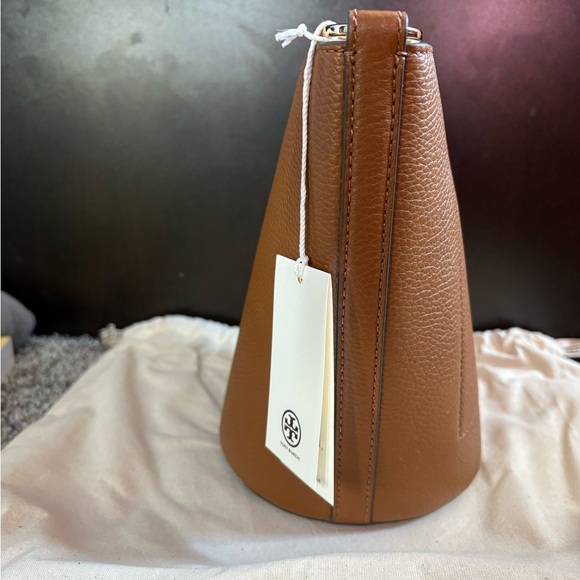 Tory Burch NWT Blake Bucket Bag - Picture 2 of 4